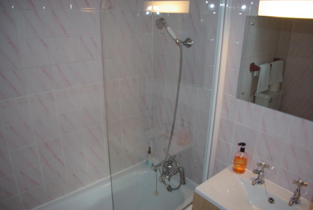 Menai Bank Hotel Caernarfon Habitación foto