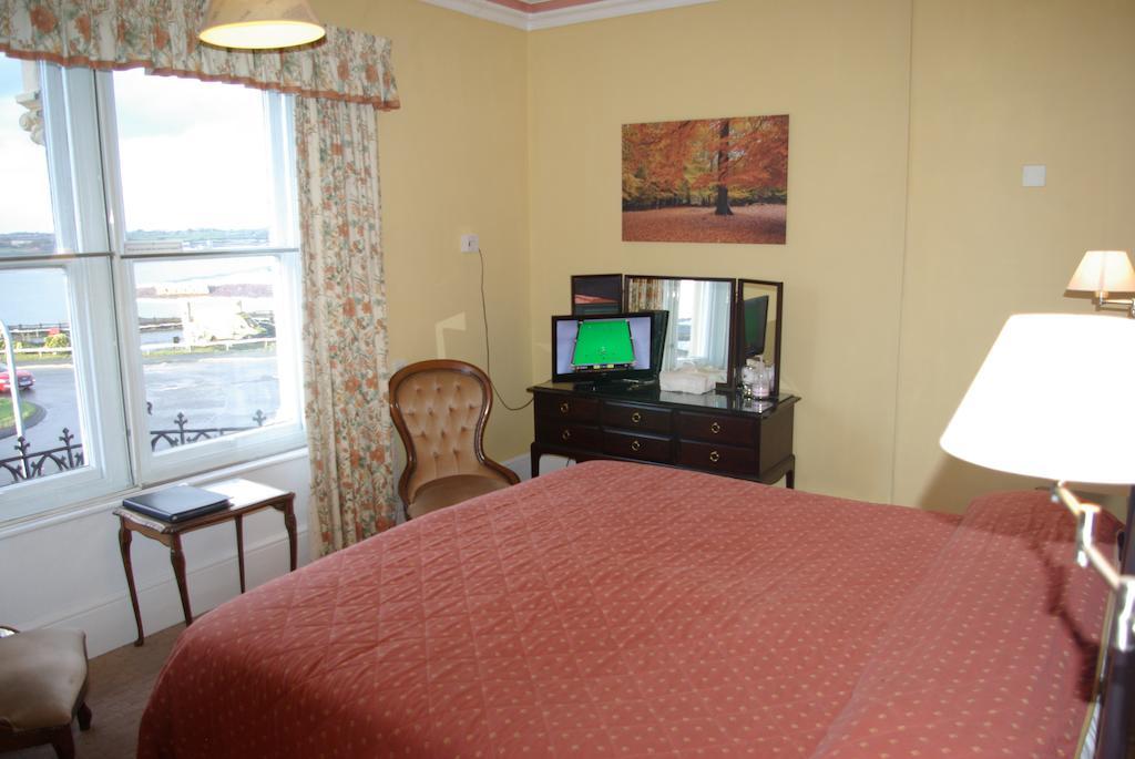 Menai Bank Hotel Caernarfon Habitación foto