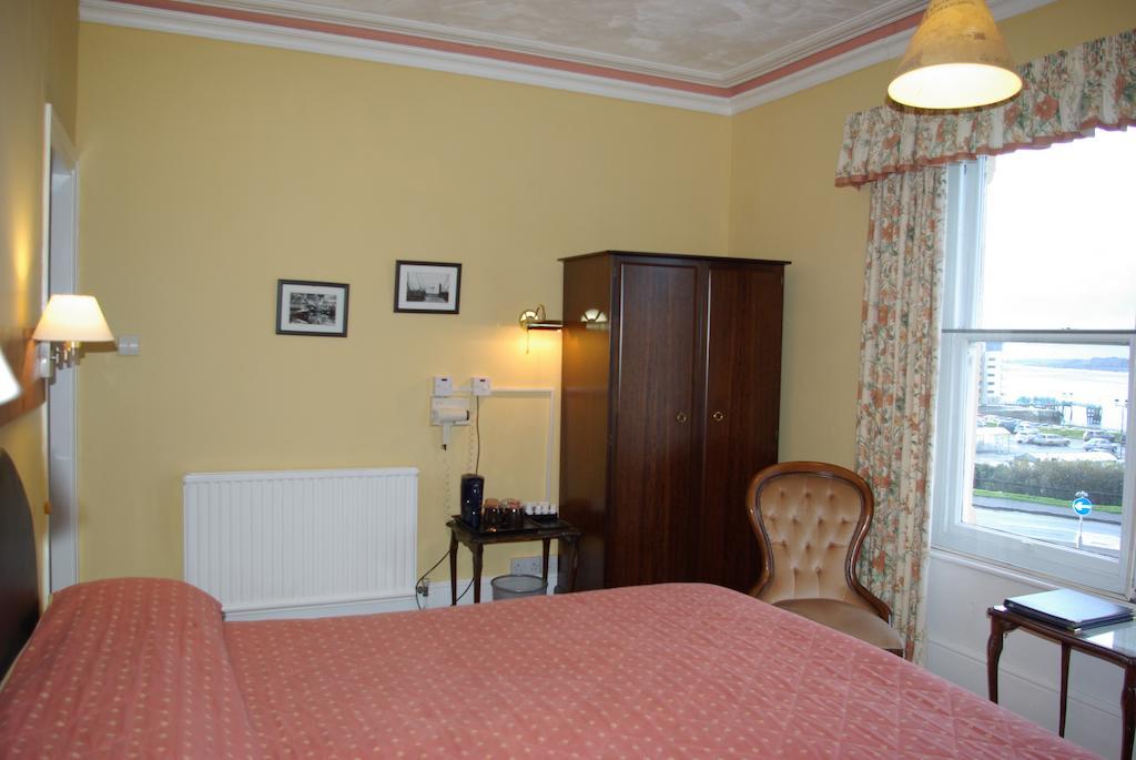 Menai Bank Hotel Caernarfon Habitación foto