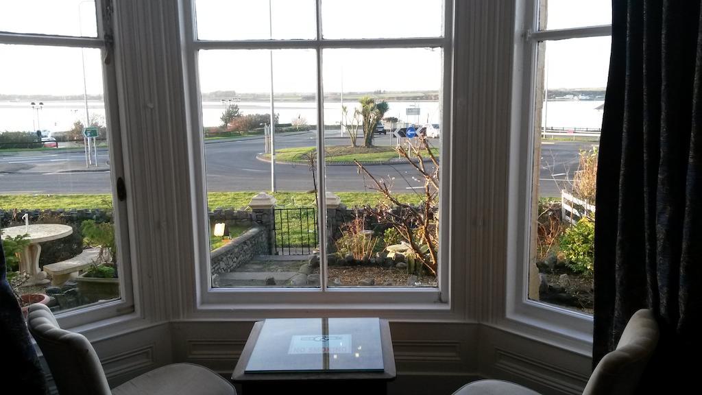 Menai Bank Hotel Caernarfon Habitación foto