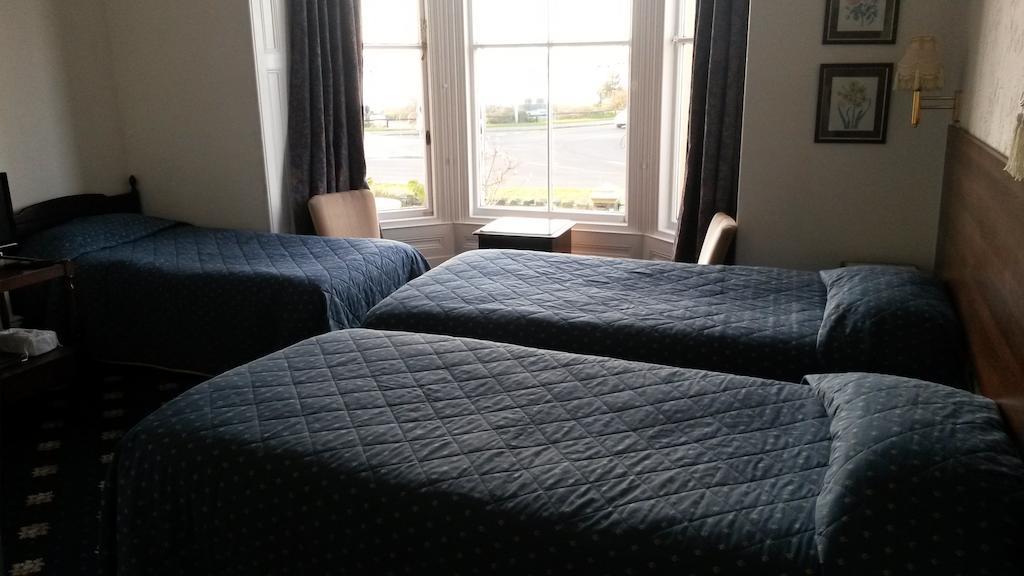 Menai Bank Hotel Caernarfon Habitación foto