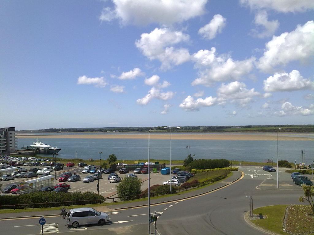 Menai Bank Hotel Caernarfon Habitación foto